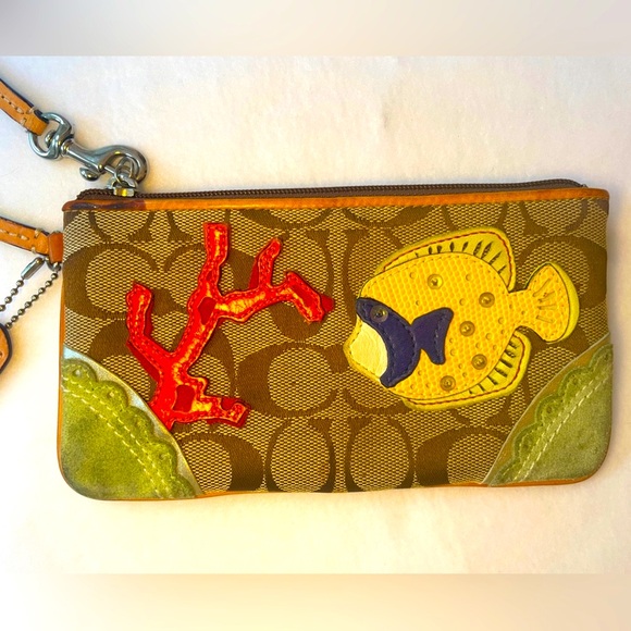Coach Limited Edition Colorful Fish Coral Wristlet Three D Detailing 7 x… - Picture 3 of 3